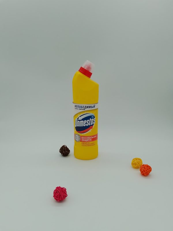 Domestos НЕПОБЕДИМЫЙ В БОРЬБЕ С МИКРОБАМИ Domestos 750 мл УБИВАЕТ ВСЕ ИЗВЕСТНЫЕ МИКРОБЫ МАКСИМАЛЬНАЯ ЗАЩИТА ЗАЩИЩАЕТ ОТ ИЗВЕСТКОВОГО НАЛЕТА" ГУСТОЙ ГЕЛЬ ЛИМОННАЯ СВЕЖЕСТЬ